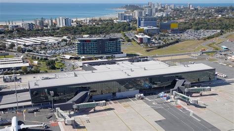 gold coast airport to sea world